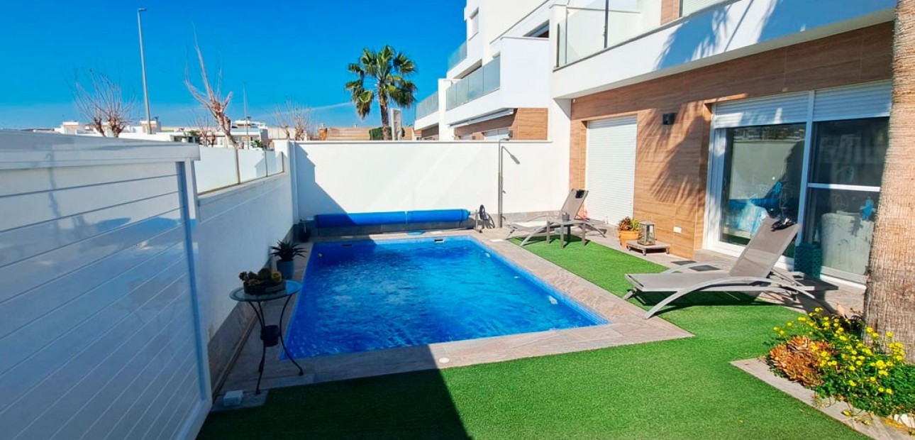 Sale - Detached Villa -
Pilar de La Horadada - Pilar de La Horadada - Town