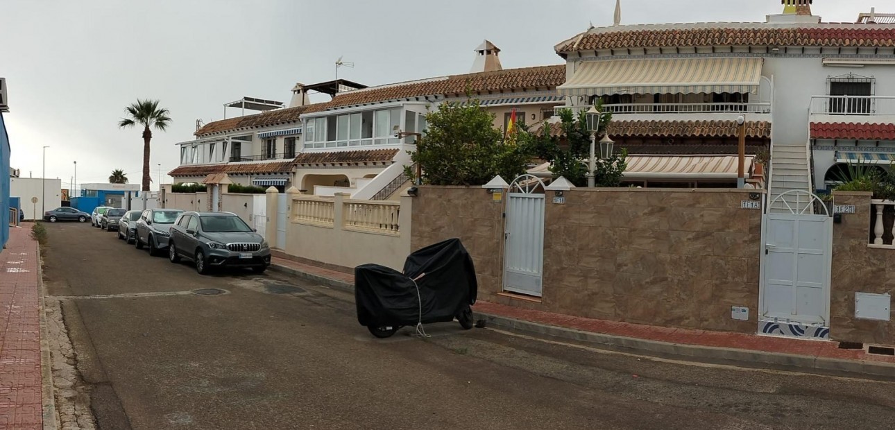 Sale - Bungalow -
Torrevieja - Torreblanca