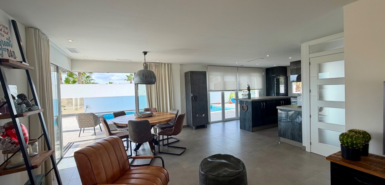 Sale - Detached Villa -
La Marina - La Marina - Urbanization
