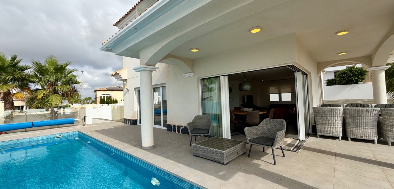 Sale - Detached Villa -
La Marina - La Marina - Urbanization