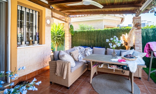 Sale - House -
Guardamar del Segura - EL RASO