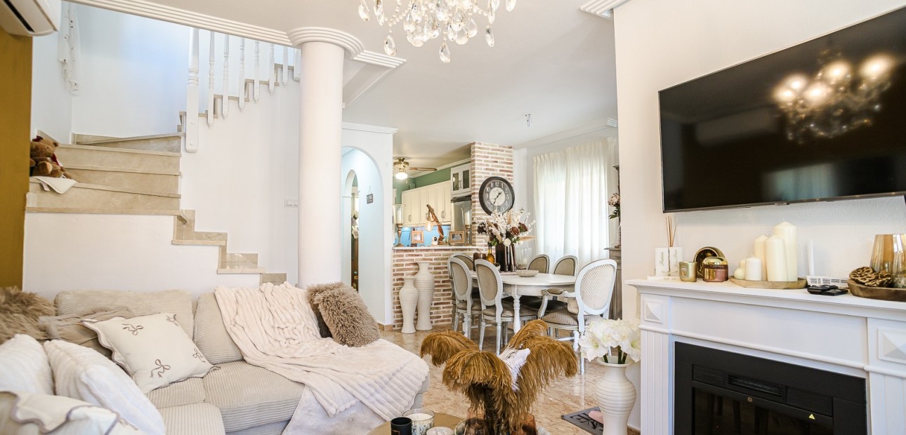 Sale - House -
Guardamar del Segura - EL RASO