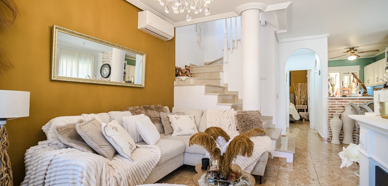 Sale - House -
Guardamar del Segura - EL RASO
