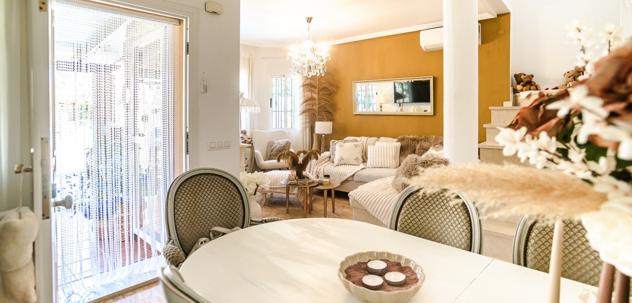 Sale - House -
Guardamar del Segura - EL RASO