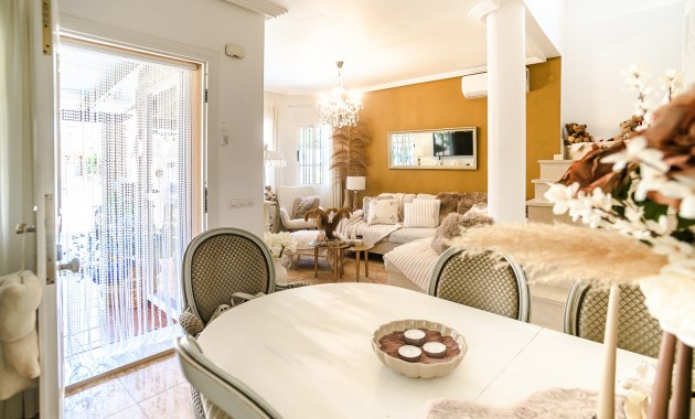Sale - House -
Guardamar del Segura - EL RASO