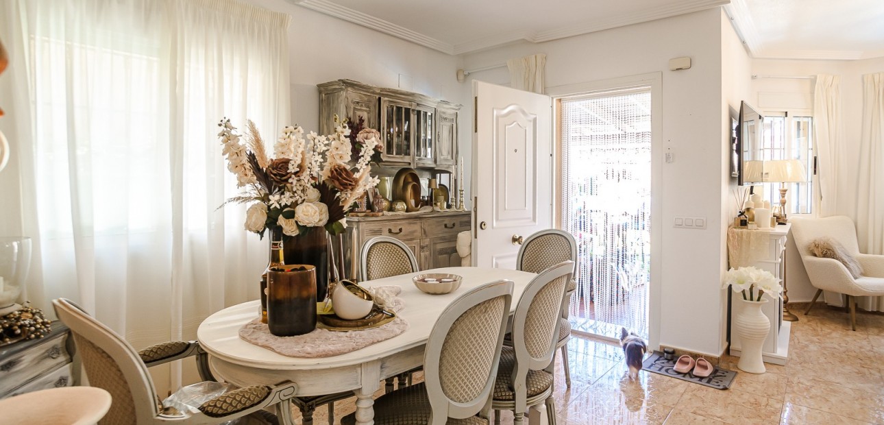 Sale - House -
Guardamar del Segura - EL RASO