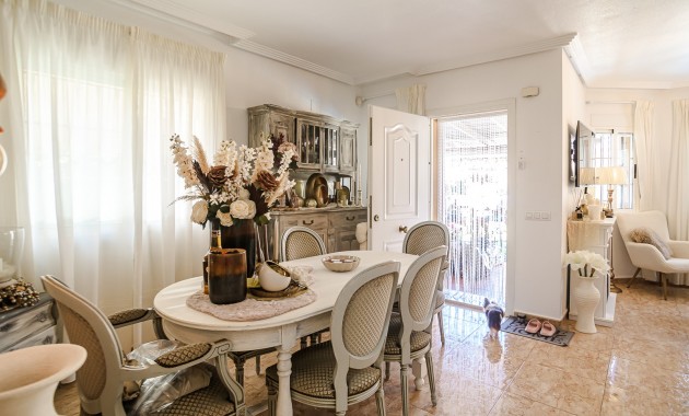 Sale - House -
Guardamar del Segura - EL RASO