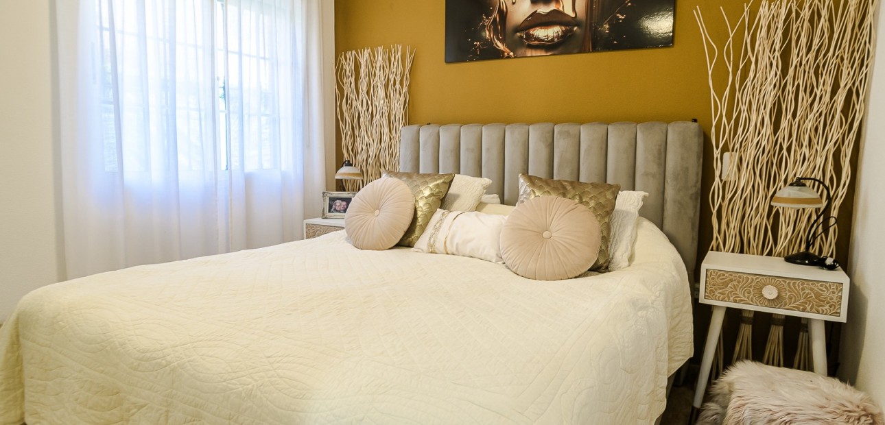 Sale - House -
Guardamar del Segura - EL RASO