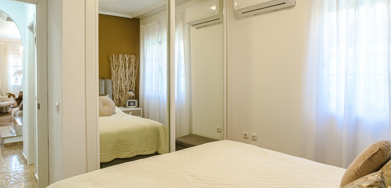 Sale - House -
Guardamar del Segura - EL RASO