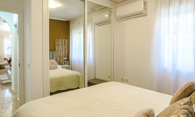 Sale - House -
Guardamar del Segura - EL RASO