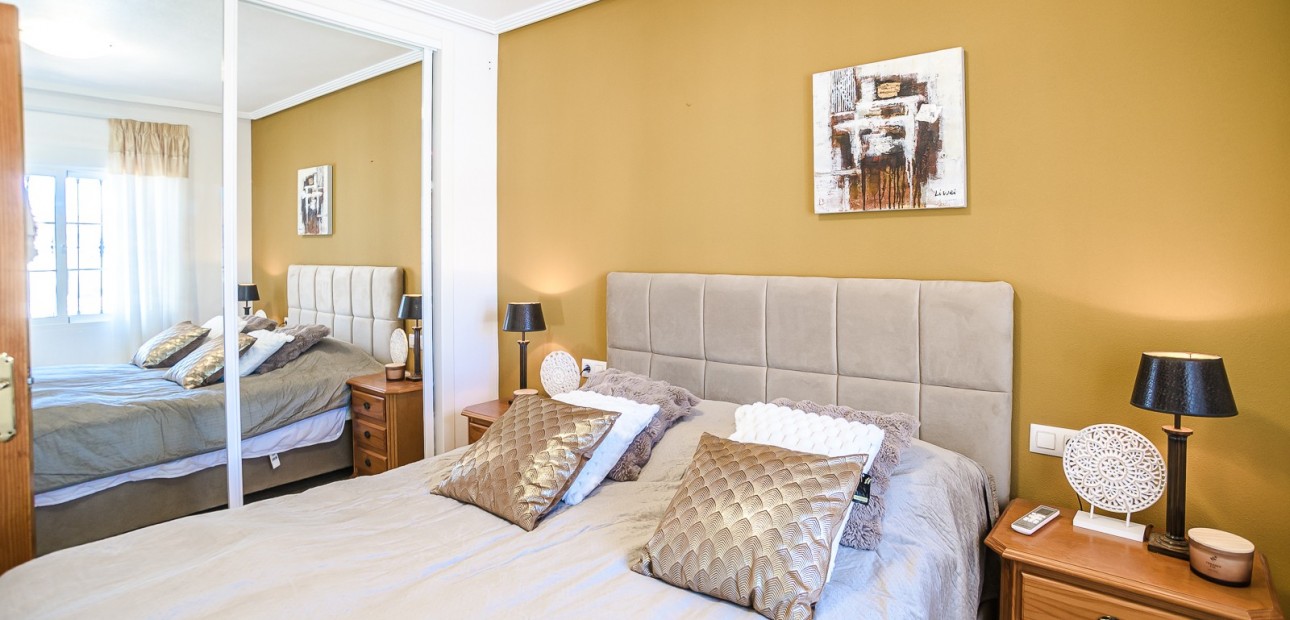 Sale - House -
Guardamar del Segura - EL RASO