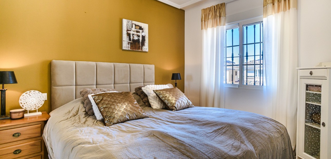 Sale - House -
Guardamar del Segura - EL RASO