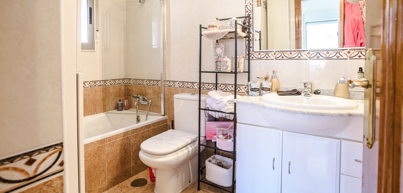 Sale - House -
Guardamar del Segura - EL RASO