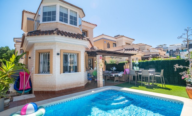 Sale - House -
Guardamar del Segura - EL RASO