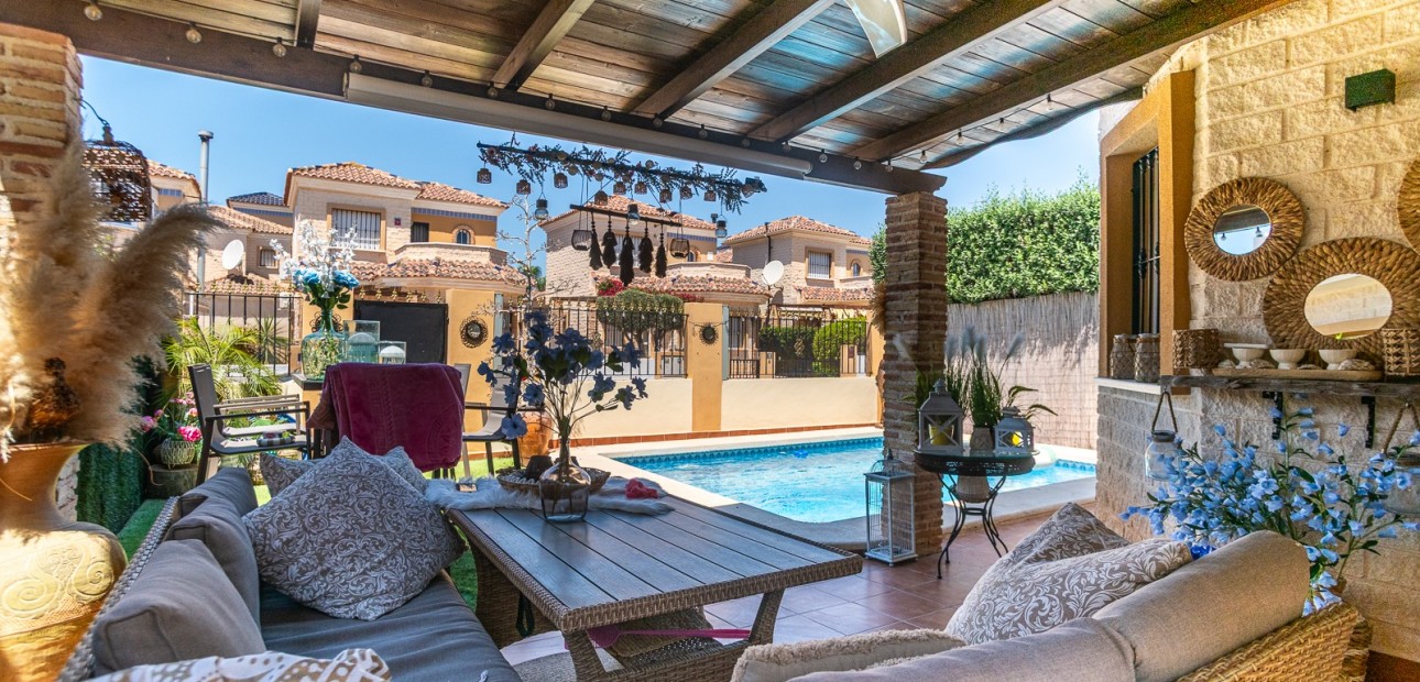 Sale - House -
Guardamar del Segura - EL RASO