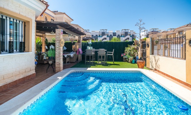 Sale - House -
Guardamar del Segura - EL RASO