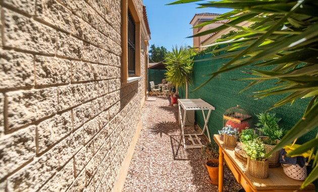Sale - House -
Guardamar del Segura - EL RASO