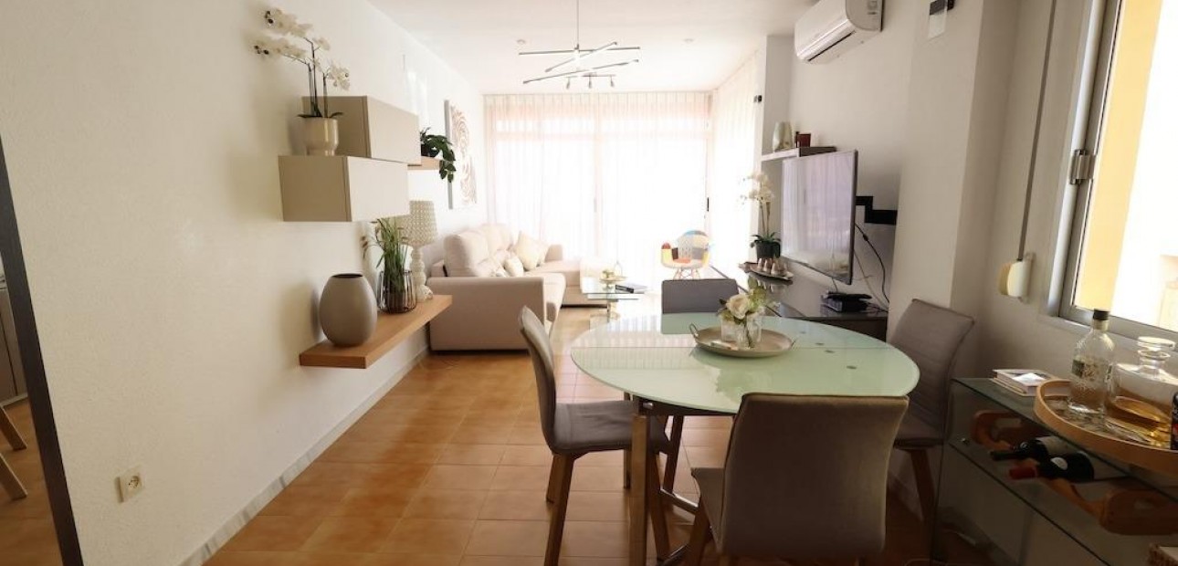 Sale - Apartment / flat -
Torrevieja - La veleta