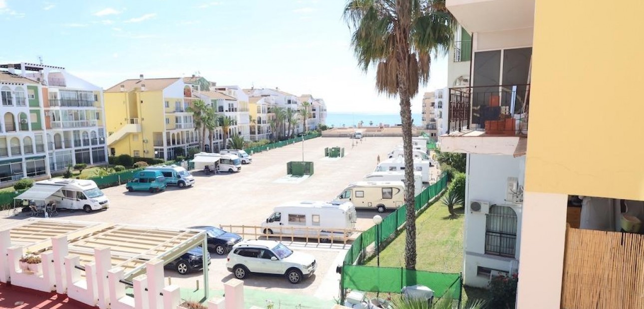 Sale - Apartment / flat -
Torrevieja - La veleta