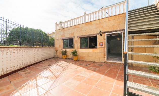 Sale - Villa -
Torrevieja - Los altos