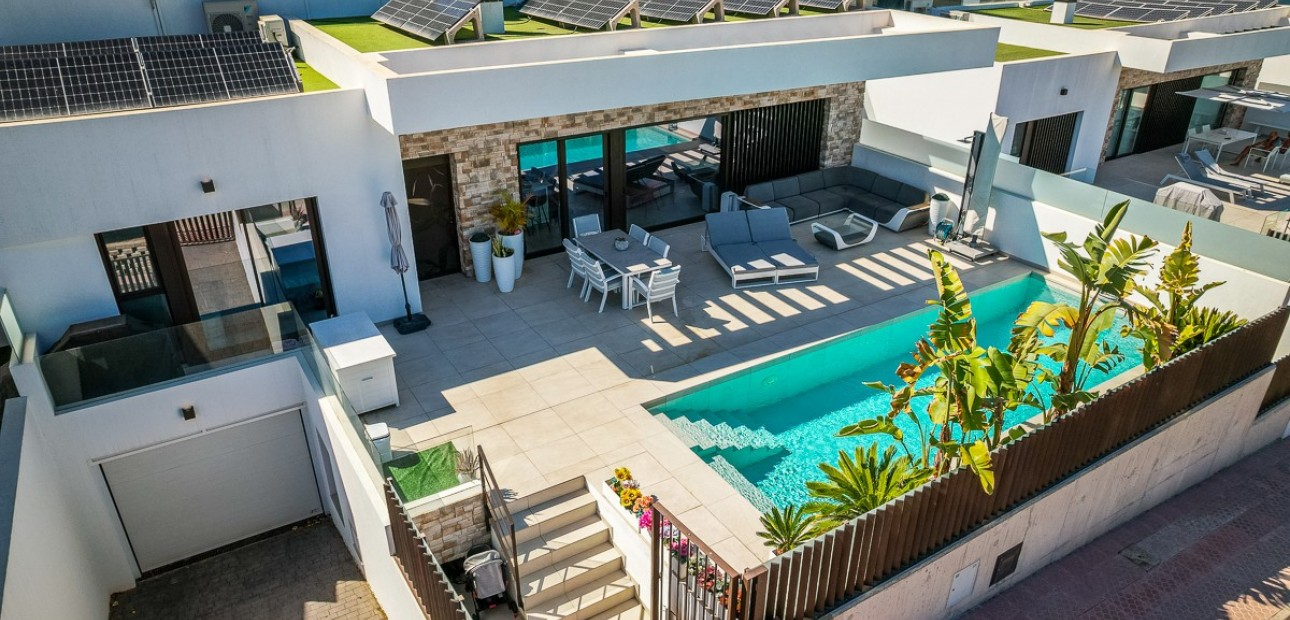 Sale - Villa -
ROJALES