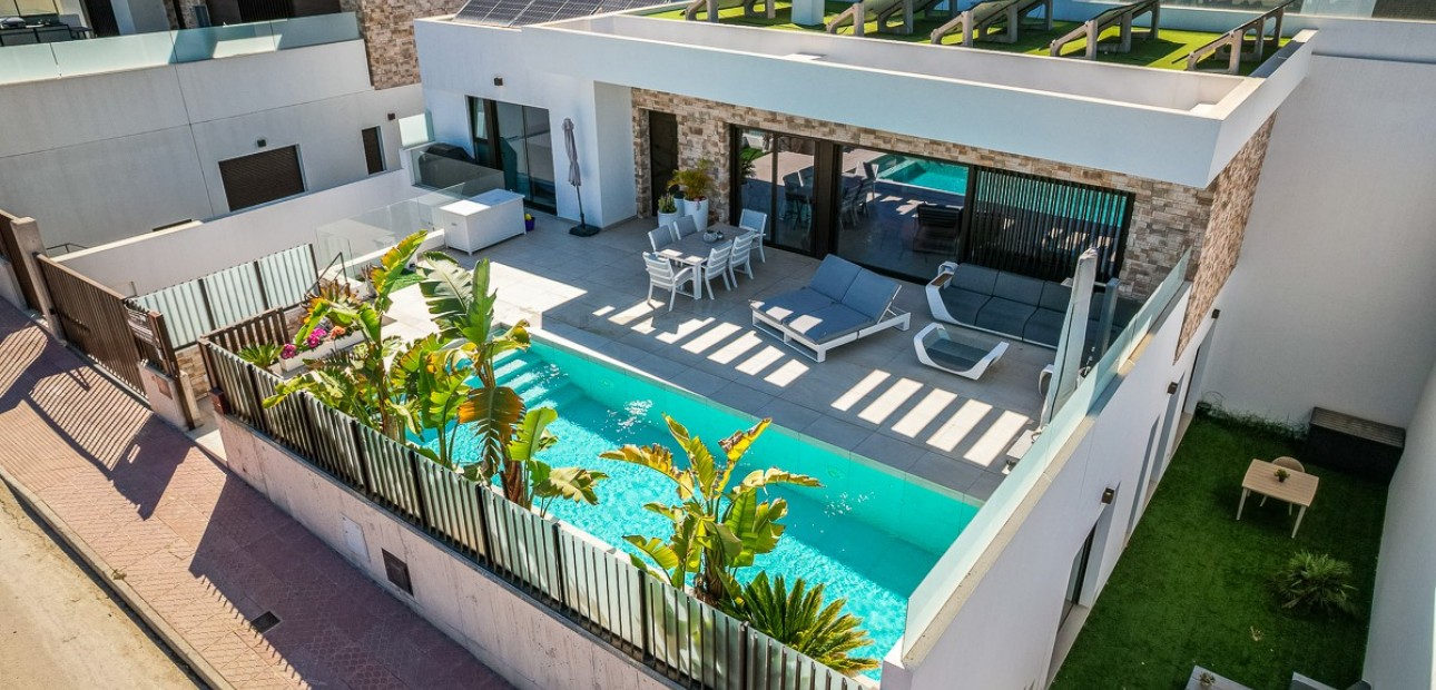 Sale - Villa -
ROJALES
