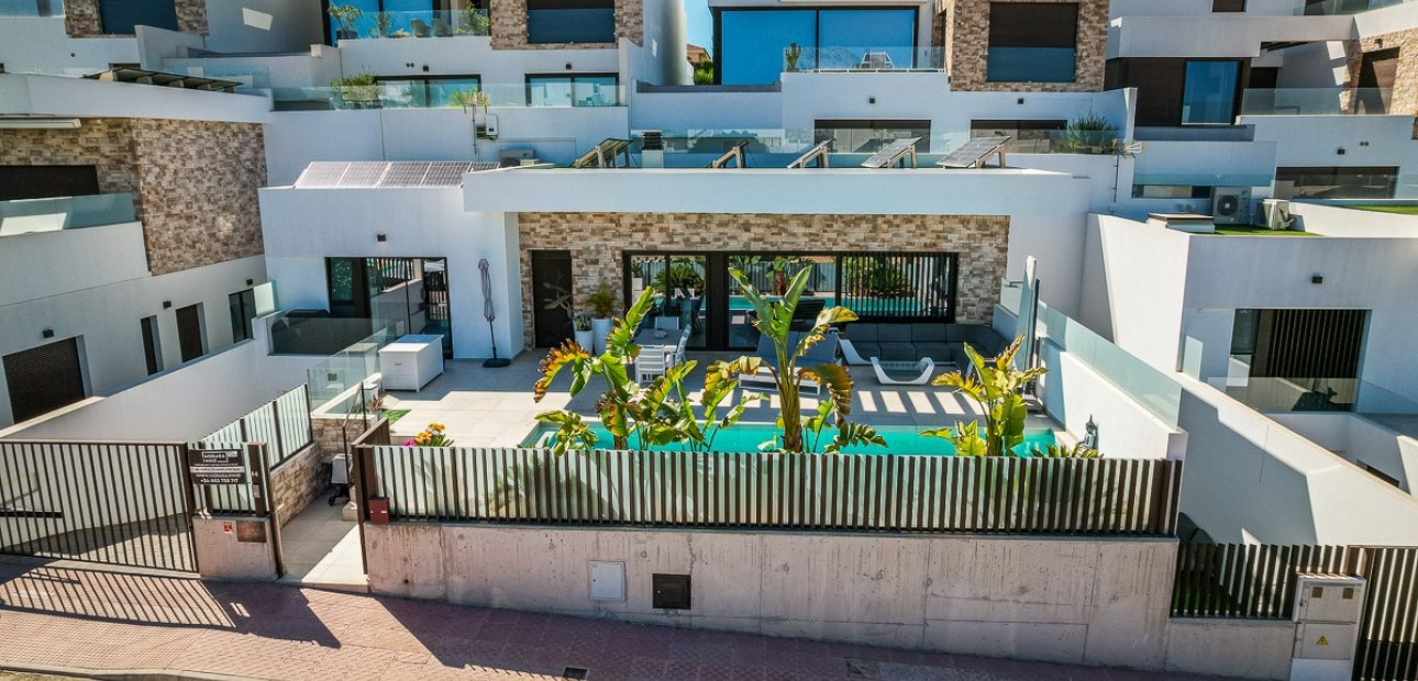 Sale - Villa -
ROJALES