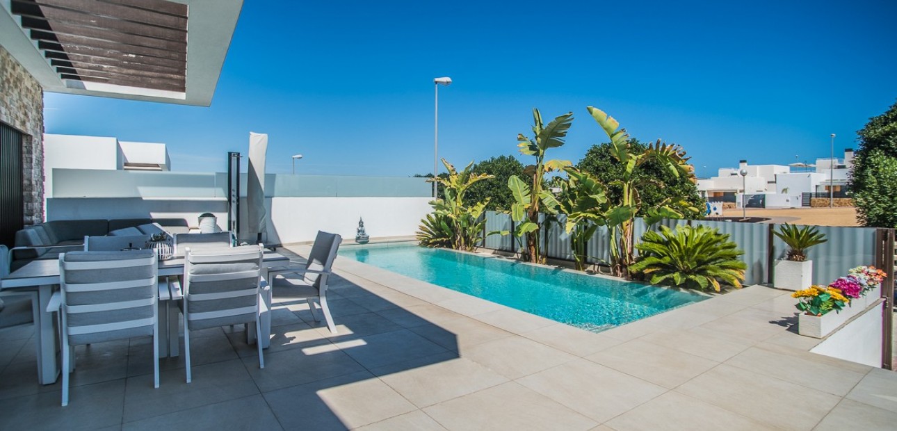 Sale - Villa -
ROJALES