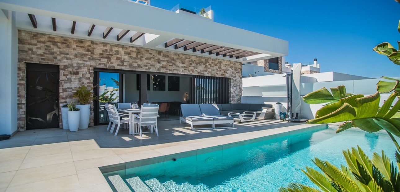 Sale - Villa -
ROJALES