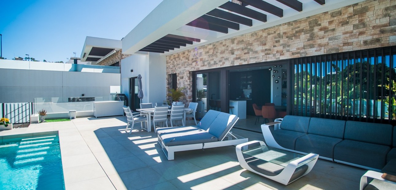 Sale - Villa -
ROJALES