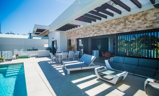Sale - Villa -
ROJALES
