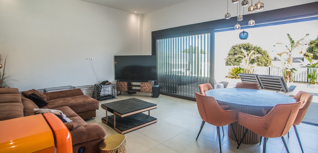Sale - Villa -
ROJALES