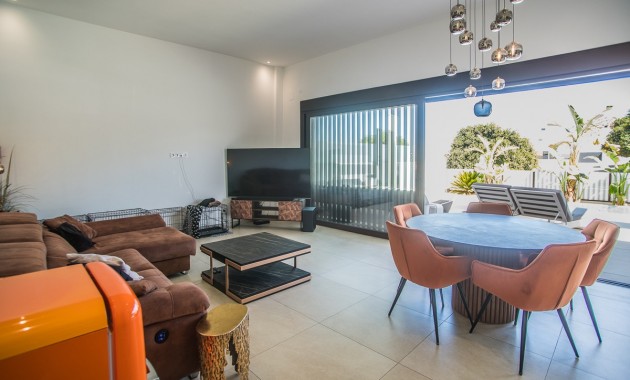 Sale - Villa -
ROJALES