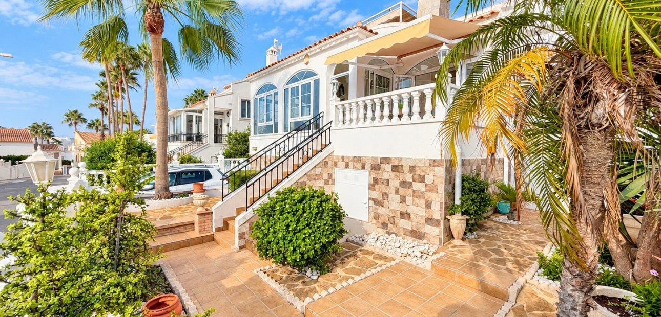 Sale - Detached Villa -
Orihuela Costa - Lomas de Cabo Roig