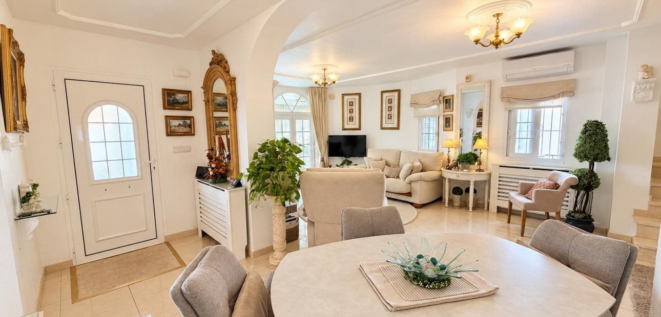 Sale - Detached Villa -
Orihuela Costa - Lomas de Cabo Roig