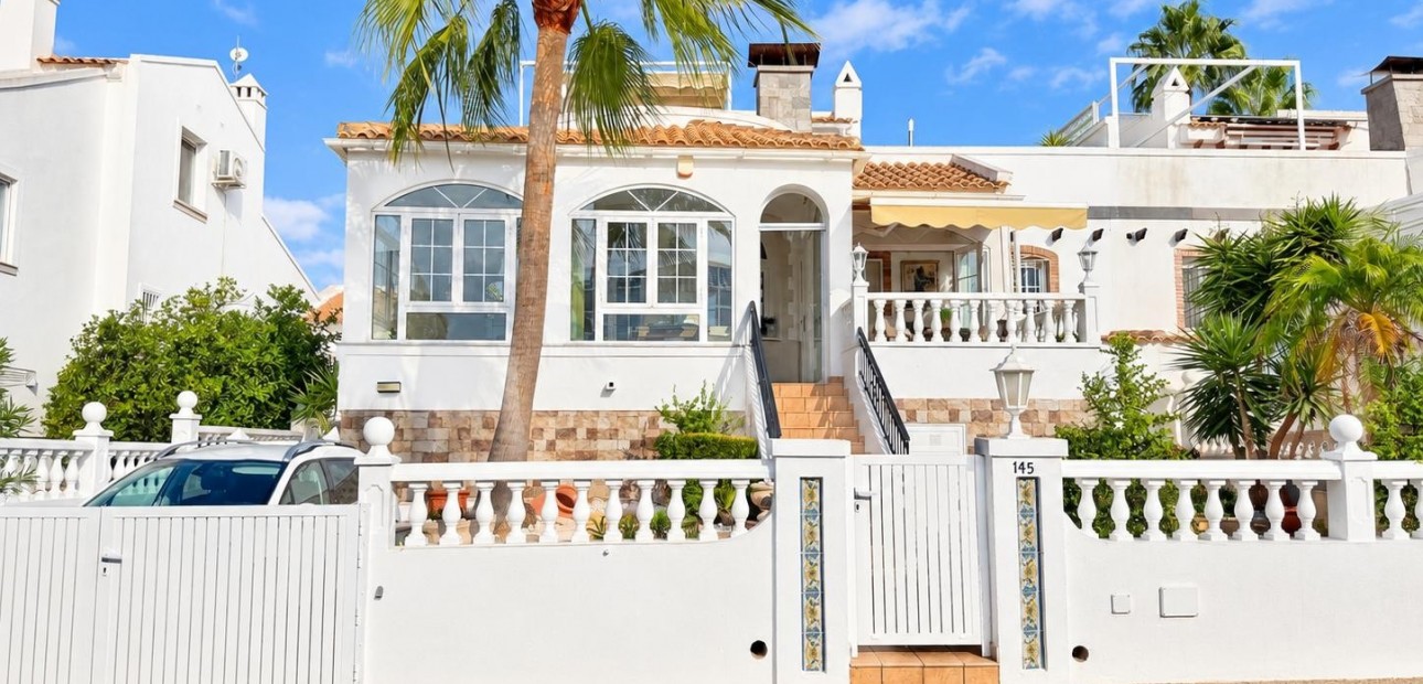 Sale - Detached Villa -
Orihuela Costa - Lomas de Cabo Roig