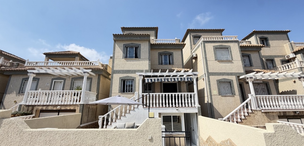 Sale - Detached Villa -
Orihuela Costa - Villamartin