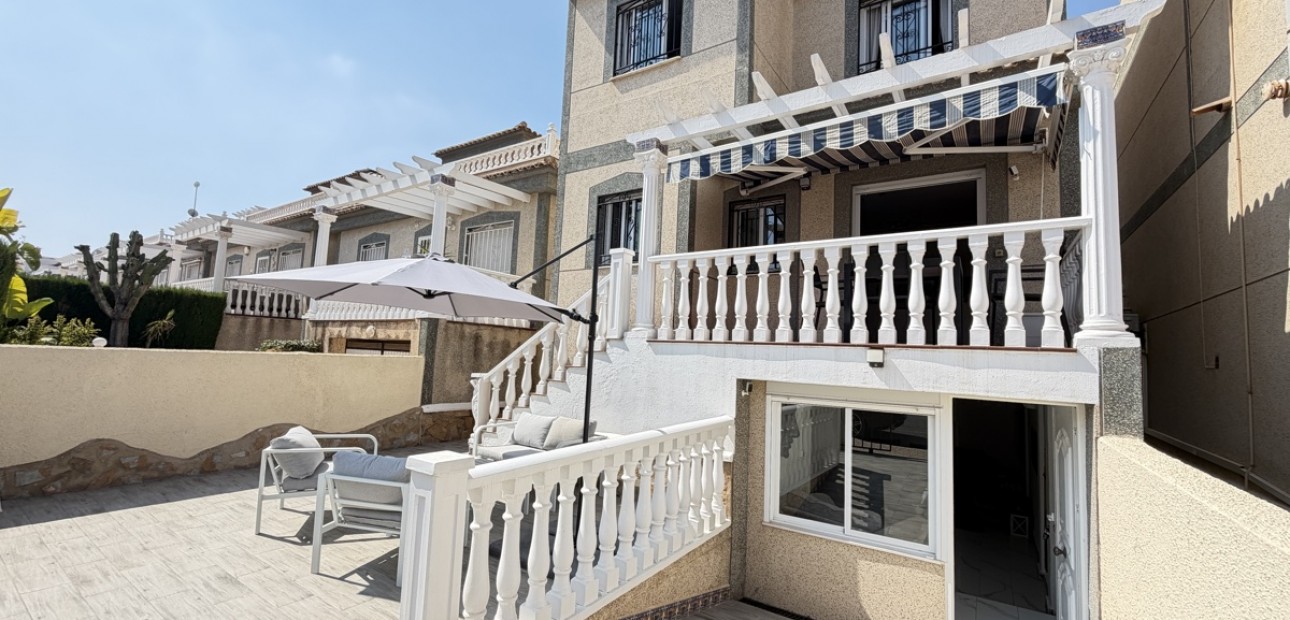 Sale - Detached Villa -
Orihuela Costa - Villamartin