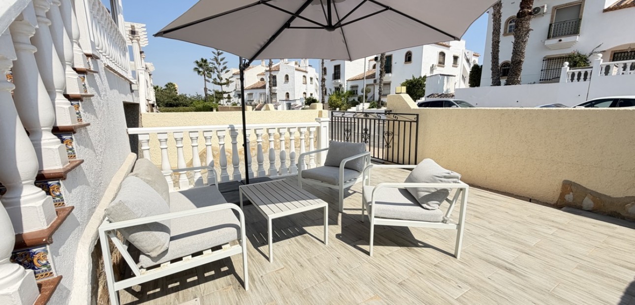Sale - Detached Villa -
Orihuela Costa - Villamartin