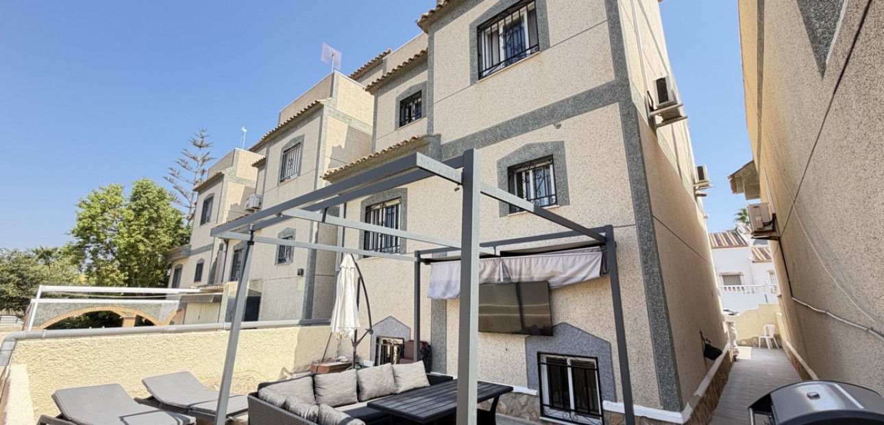 Sale - Detached Villa -
Orihuela Costa - Villamartin