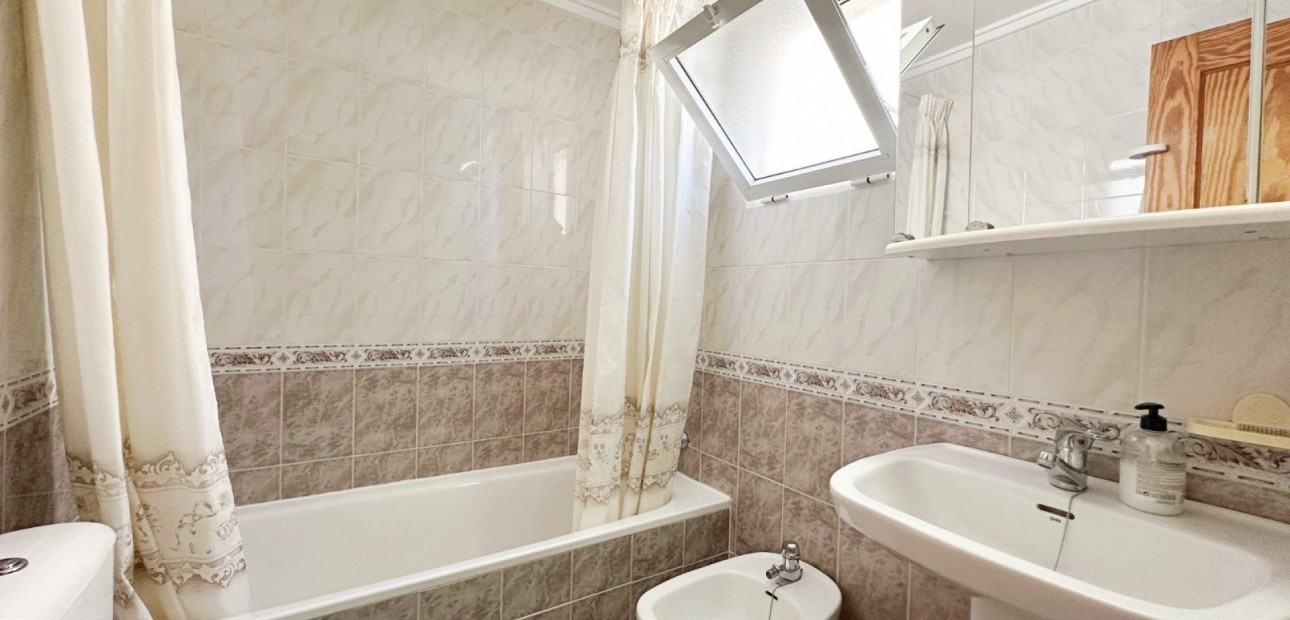Sale - Apartment / flat -
Torrevieja - Playa del cura