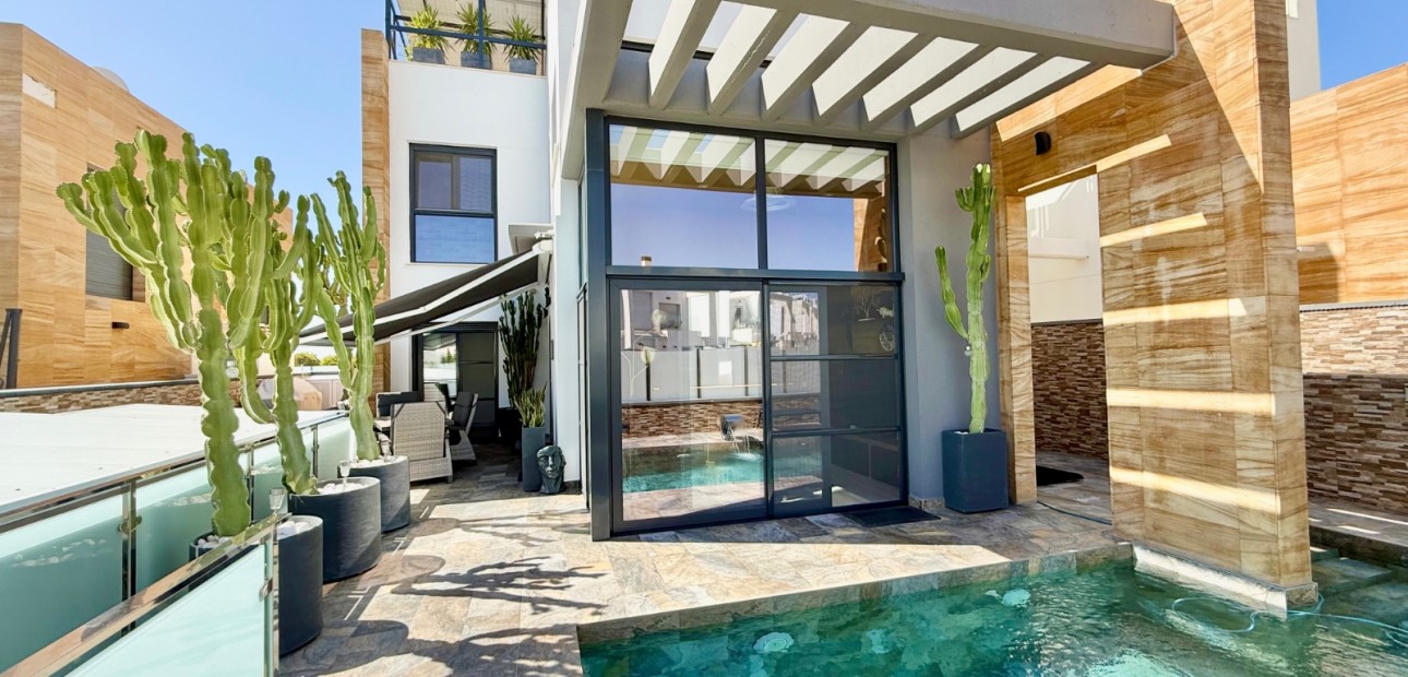 Sale - Detached Villa -
Orihuela Costa - Cabo Roig