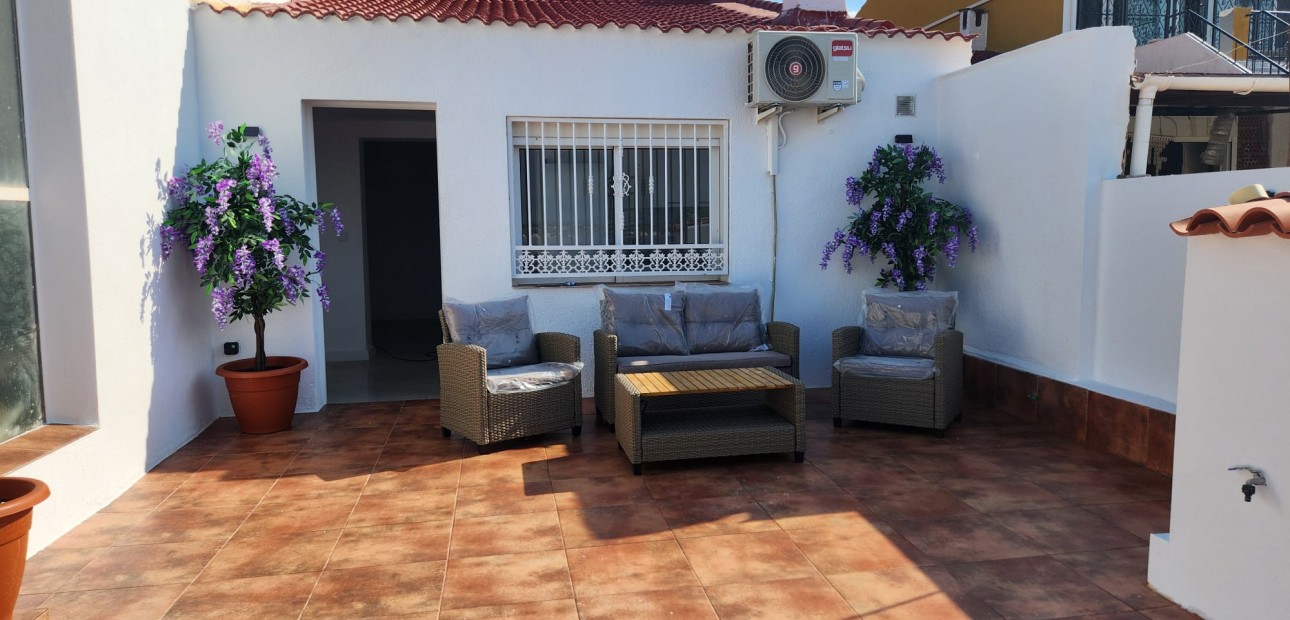 Sale - Bungalow -
Urbanización La Torreta