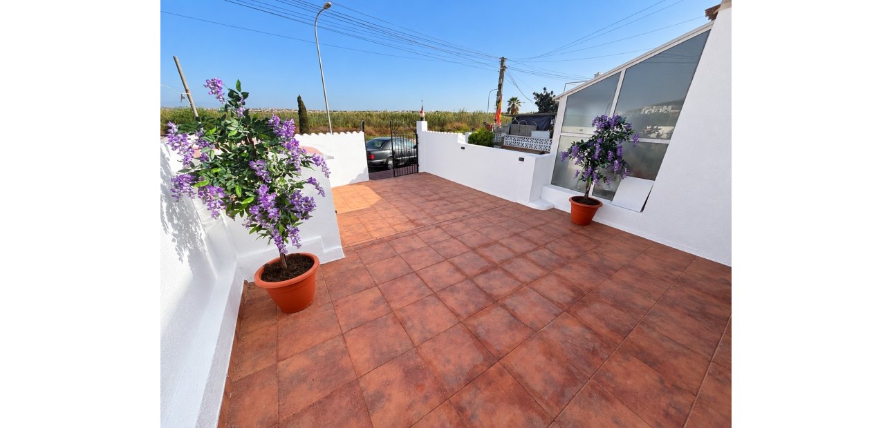 Sale - Bungalow -
Urbanización La Torreta
