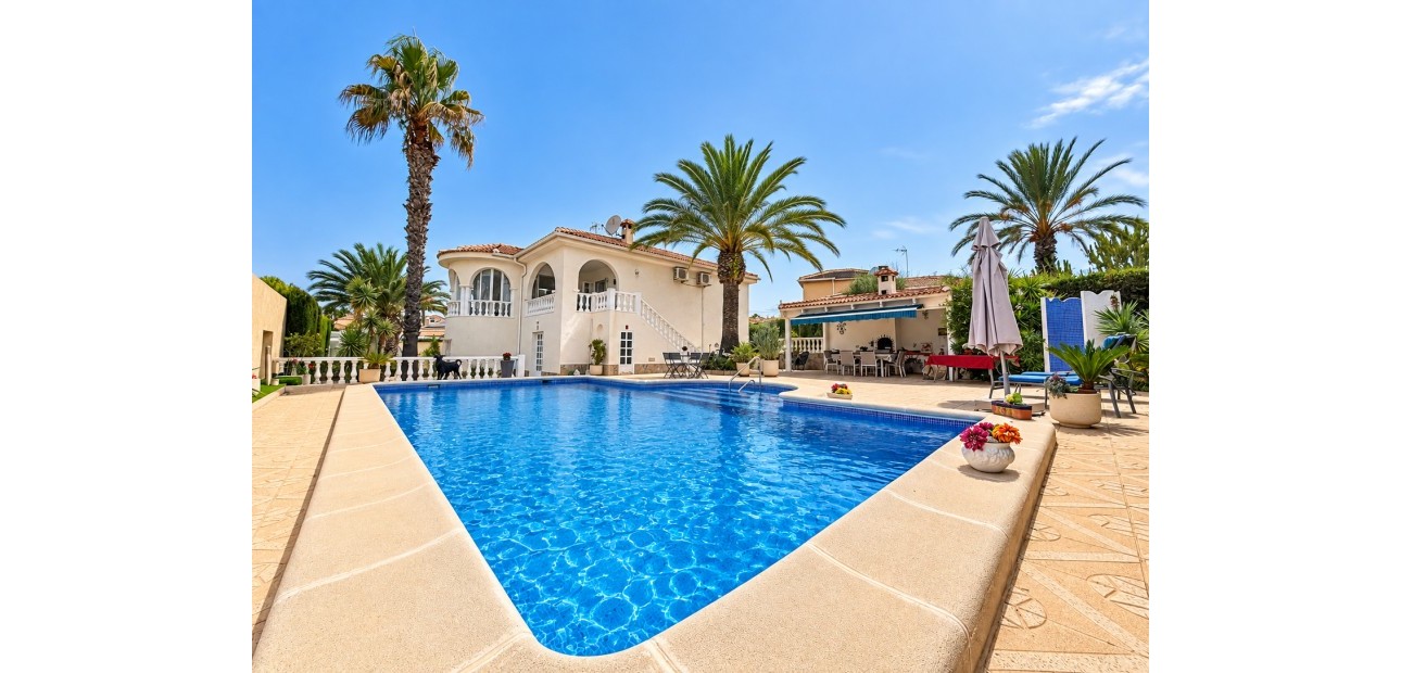 Sale - Detached Villa -
Ciudad Quesada - Doña Pepa