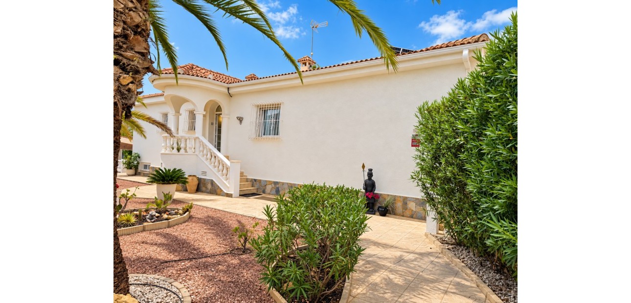 Sale - Detached Villa -
Ciudad Quesada - Doña Pepa