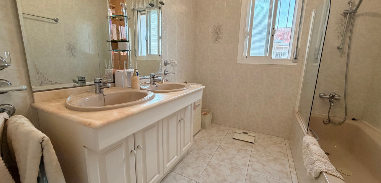 Sale - Detached Villa -
Ciudad Quesada - Doña Pepa