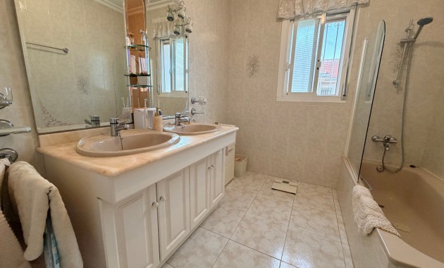 Sale - Detached Villa -
Ciudad Quesada - Doña Pepa