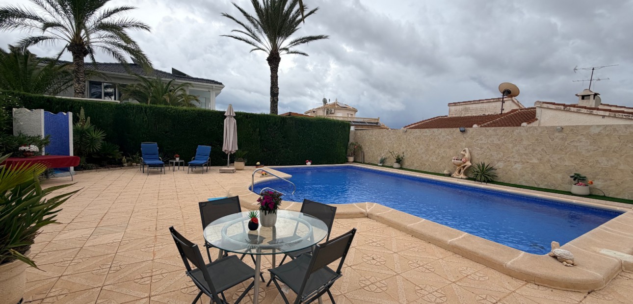 Sale - Detached Villa -
Ciudad Quesada - Doña Pepa