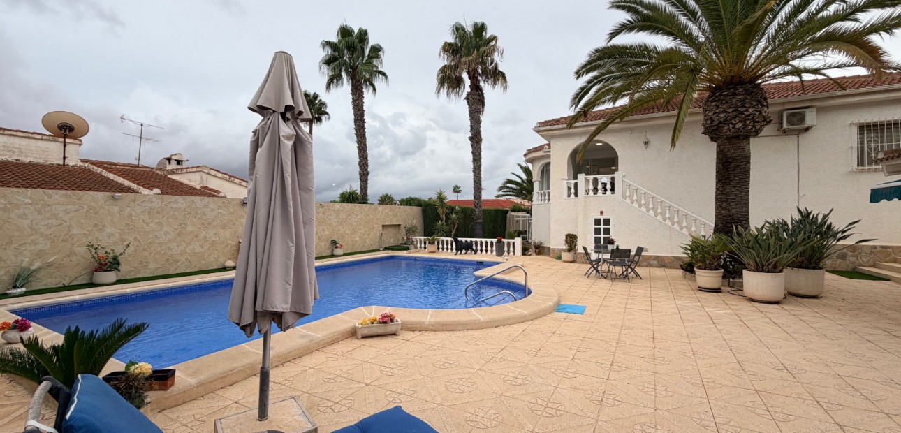 Sale - Detached Villa -
Ciudad Quesada - Doña Pepa